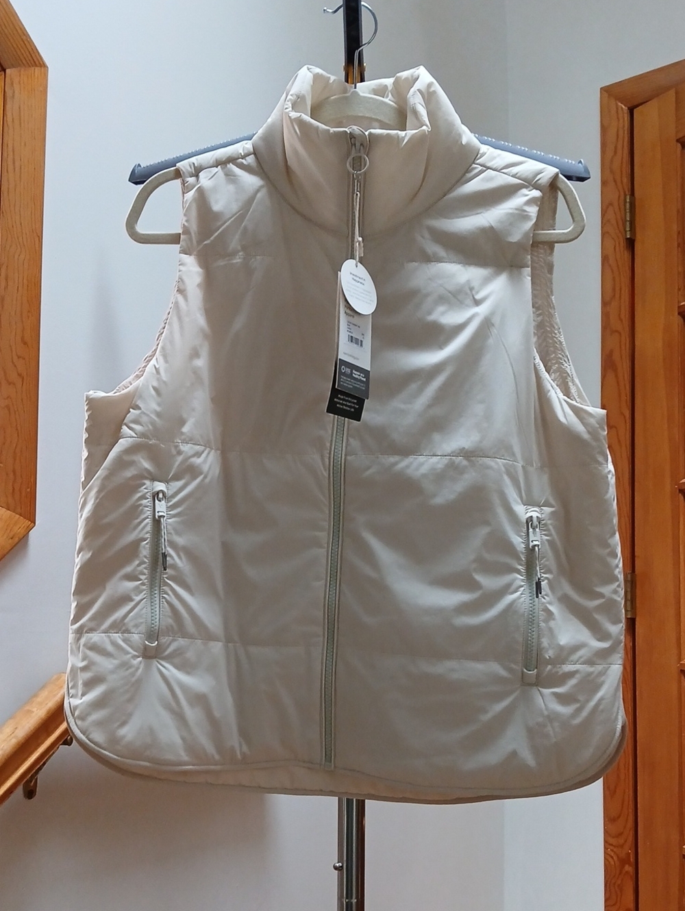 Vuori Canyon Insulated Vest In Bone NWT